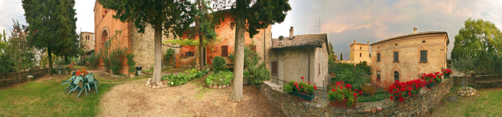 Fototapeta na wymiar Castello di Serravalle, panoramica a 360°