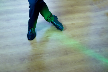 Obraz premium Feet dancer dancing salsa