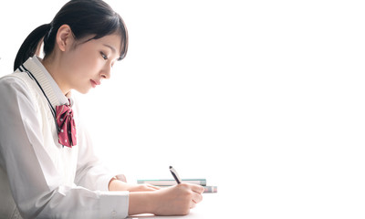 勉強する女子高生