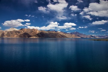Obraz premium Beautiful pangong lake in the mountains