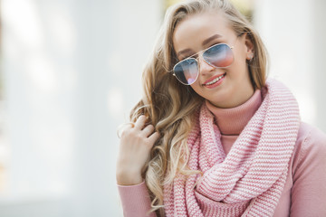 Naklejka premium Close up portrait of young beautiful woman outdoors. Lady on spring background. Attractive girl on autumn or fall background. Urban woman.