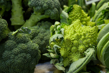 Brocoli del campo en el mercado