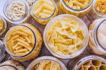 Vielfalt an Arten und Formen italienischer Pasta © Nelli Kovalchuk