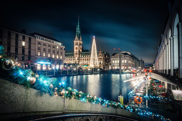 Naklejka premium Hamburg Rathaus Weihnachten Winter