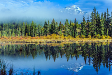 The blue water of the Patricia Lake