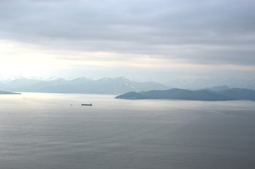 Корабль в Авачинской бухте. Вид с Мишенной сопки