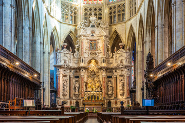 Fototapeta premium Intérieur de la Cathédrale Saint-Étienne à Toulouse en Haute-Garonne, en Occitanie, France
