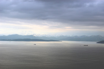 Корабль в Авачинской бухте. Вид с Мишенной сопки