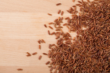 Rotschaliger Roter Jasmin Reis ist Vollkorn, Langkorn, ungekocht, roh und eine Spezialität aus Kambodscha Asien