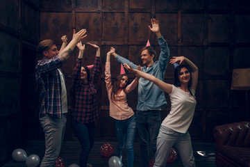 Obraz premium Group of friends dance at birthday party