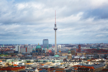 Fototapeta premium Widok dzienny na centralną dzielnicę Berlina z tarasu widokowego