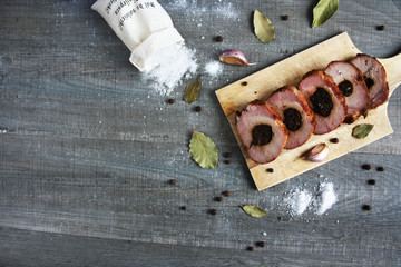 Pieczony schab ze śliwką © Monika