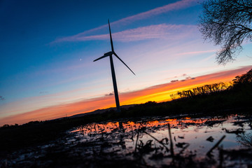 Obraz premium Renewable energy evening sunset.