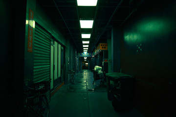 city alleyway at night