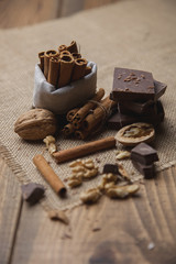 Canela con chocolate y nueces