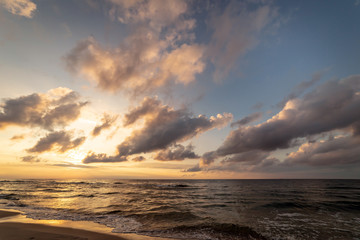 Obraz premium A beautiful sunset by the sea.
