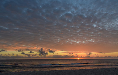 Fototapeta premium Coloured sunset on Seyshells island. Sea, summer, cloud, sky