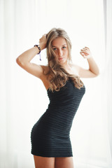 Fototapeta premium Beautiful young girl posing in home photo studio