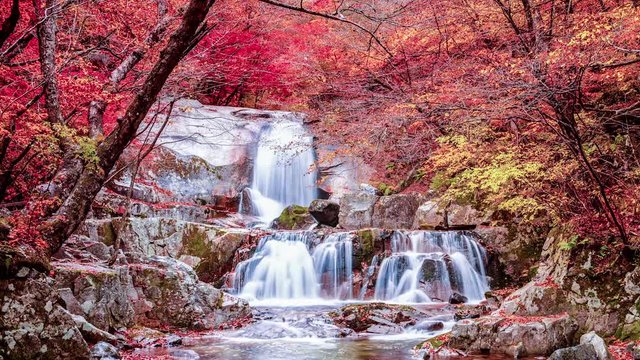 Even more beautiful in autumn, Bangtaesan mountain Waterfall