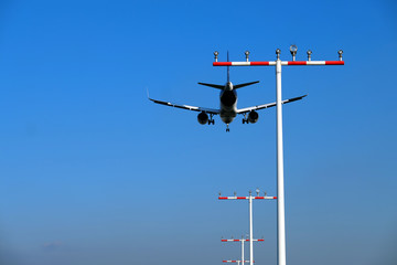 Flugzeug im Landeanflug - Stockfoto