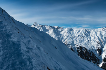 Schneebedeckte Berge Stubaital