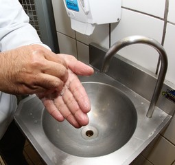 Procedimento Correto de lavar as Mãos Evitando Contaminação
