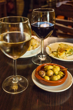 Wine with tapas in bar_Malaga Spain