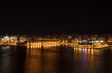 Fototapeta na wymiar night view of the piraeus port