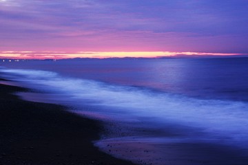 Fototapeta premium Sight of the winter beach at sunrise