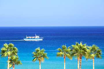 Obraz premium passenger boat, ship. vacation, summer sea trip, holiday concept