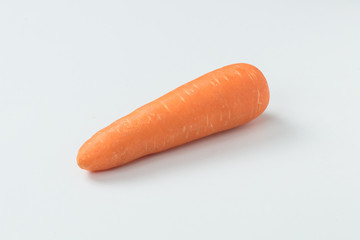 白背景ににんじんの単体