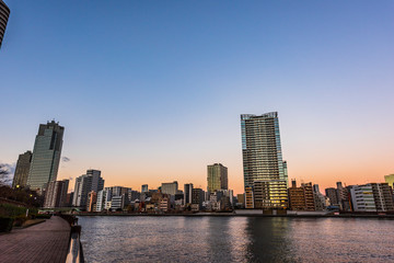 早朝の高層マンション群　The sky at daybreak in Tokyo, Japan