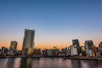 Fototapeta na wymiar 早朝の高層マンション群　The sky at daybreak in Tokyo, Japan