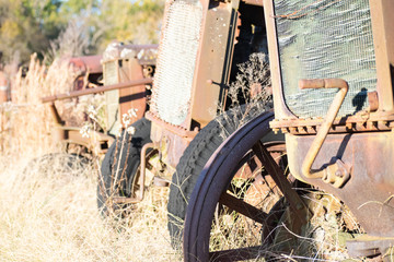 Obraz premium old farm tractor