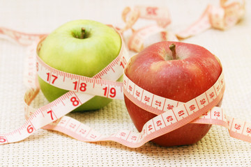 Apples and flexible ruler as a concept of dieting and weight control	