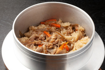 牛肉とごぼうの炊き込みご飯