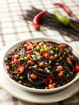 Delicious Chinese food, hot and sour jue root noodles