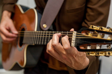 Obraz na płótnie Canvas musician plays guitar close up