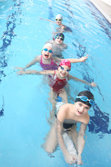 Obraz na płótnie Canvas little kids swimming in pool