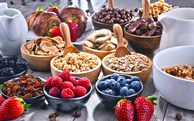 Different sorts of breakfast cereal products and fresh fruits