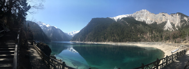 Mountains and Mirror lake in Chengdu
