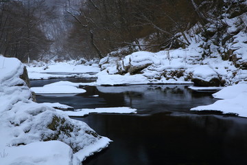 冬の重端渓