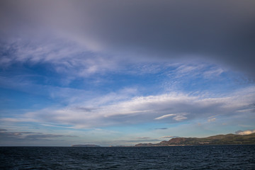 Obraz premium Wolken über der walisischen Küste