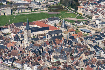 vue aérienne de la ville de Pouilly-sur-Loire dans la Nièvre 