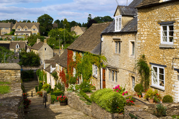 Quaint cotswold cottages lining the old cobbles of The Chipping Steps, Tetbury, Cotswolds,...