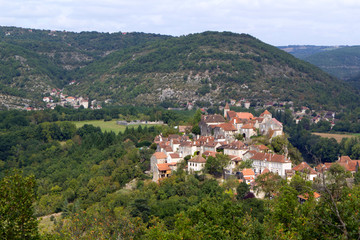 Fototapeta na wymiar Typical rural French village of Calvignac on a hilltop in the Lot Valley, The Lot, Midi-Pyrenees, France, Europe