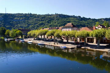 The River Lot at Cajarc in the Lot Valley, Lot, Quercy, France, Europe