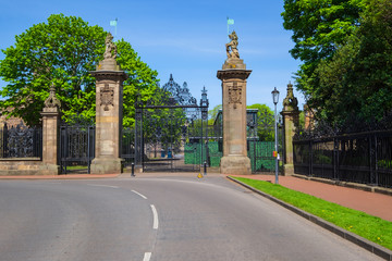 Zufahrt zu Holyrood Palace in Edinburgh/Schottland