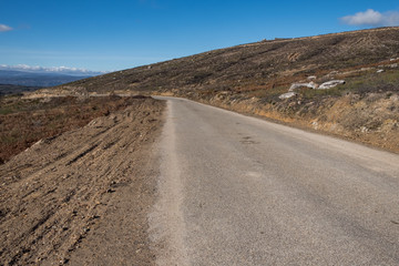 Carretera de montaña en Vilardevós provincia de Ourense, Galicia. España.