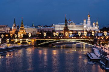 Fototapeta na wymiar View of Moscow river and Kremlin embankment at the night from Patriarchal Bridge.